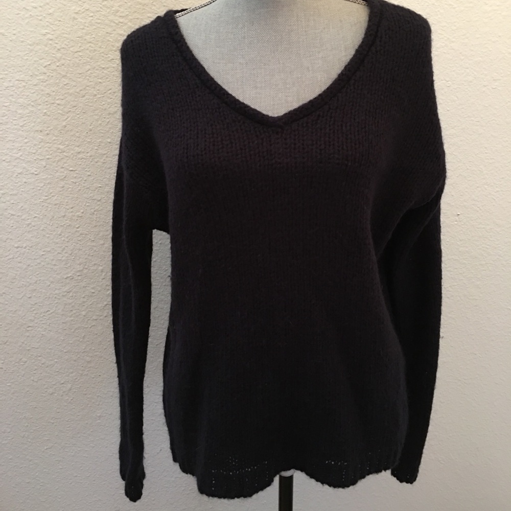 ❤️SOLD❤️Forever 21 black sweater size medium V Neck Excellent versatile - Picture 1 of 4
